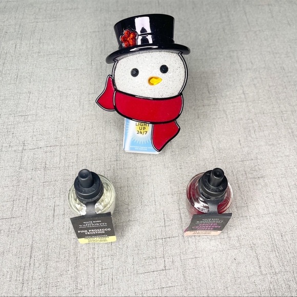 Bath & Body Works Snowman Light Up Wallflower Plug In Nightlight & 2 Refills NWT - Picture 1 of 8